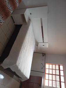 d'un plafond dans une salle de bains avec un mur. dans l'établissement ANA POIPA CANEDO, à Senador Canedo