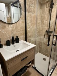 Koupelna v ubytování Appartement Haut Standing + 16 fotografií