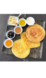 Makanan di atau berdekatan apartmen