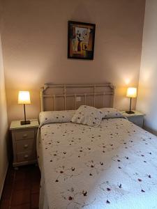 מיטה או מיטות בחדר ב-Las Casitas de Higuera