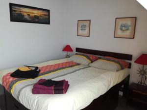 a bedroom with a bed with towels on it at Ker anna in Séné