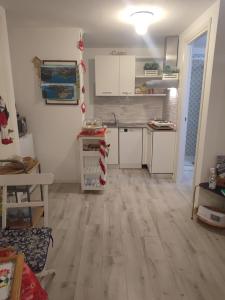 A kitchen or kitchenette at La Finestra sul Lago