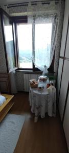 A bed or beds in a room at La Finestra sul Lago