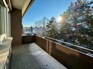 A balcony or terrace at 3 Zimmer Apartment, 80 qm, ruhig und zentrumsnah, max 5 Pers, Balkon, Garage, Internet 300 MBit