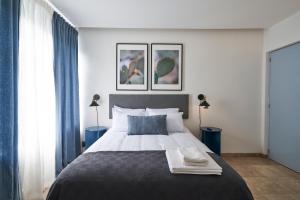 Una cama o camas en una habitación de AmazINN Places La Condesa Roma