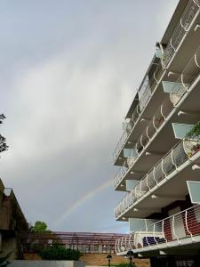Το κτήριο όπου στεγάζεται  το διαμέρισμα