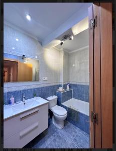 a bathroom with a toilet and a sink and a tub at Vista a la montaña Briviesca in Briviesca