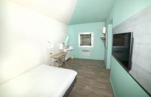 Postel nebo postele na pokoji v ubytování Accueil Hotel Besançon