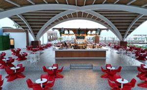 Ein Restaurant oder anderes Speiselokal in der Unterkunft Siu Collection - Ultra All Inclusive 