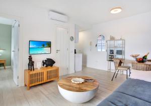 Televiisor ja/või meelelahutuskeskus majutusasutuses Silvic Serenada