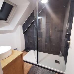 Phòng tắm tại TYVAC - Maison centre Plougasnou 2 chambres- 4 voyageurs