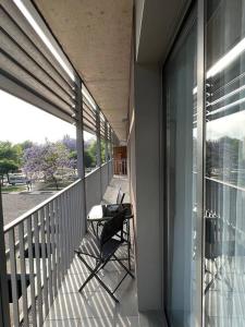 En balkon eller terrasse på Apartamento luminoso cerca Salera