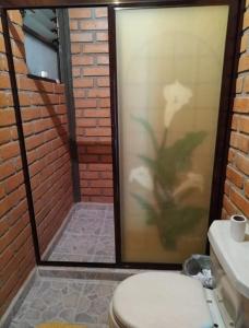 Ένα μπάνιο στο Cabaña Rodeada de Naturaleza
