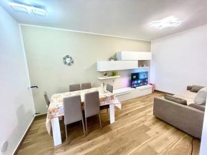 Kuchyň nebo kuchyňský kout v ubytování Sicilian Shore Haven, 2 min to SEA