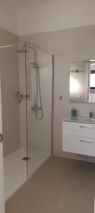 Bilik mandi di Apartamentos Falcón +52 gambar