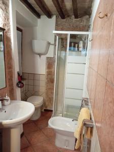 a bathroom with a shower and a toilet and a sink at Camera Vacanze Lusitana C in Foligno