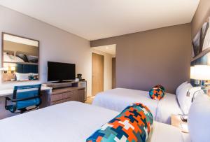 Hampton By Hilton Cucuta的电视和/或娱乐中心