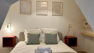 Кровать или кровати в номере Le refuge de velours
