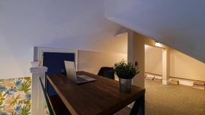 a room with a desk with a laptop on it at Stylish 2 bed townhouse in Brighton & Hove