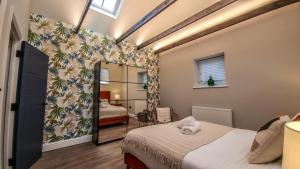 Ένα ή περισσότερα κρεβάτια σε δωμάτιο στο Modern 2-Bed Townhouse - Free Private Parking