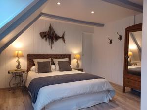 Ένα ή περισσότερα κρεβάτια σε δωμάτιο στο Le Colombier Bretagne
