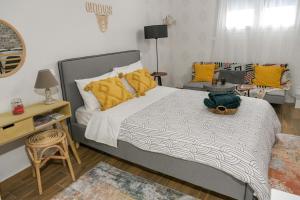 Ένα ή περισσότερα κρεβάτια σε δωμάτιο στο Ammos studio Loutraki
