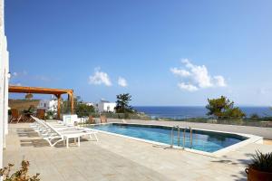 Bazén v ubytovaní Villa Elena Agia Pelagia - with private heated swimming pool and great sea view alebo v jeho blízkosti