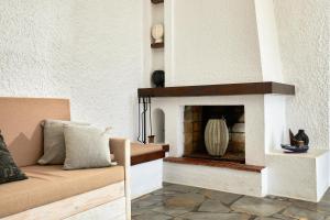 Posedenie v ubytovaní Villa Elena Agia Pelagia - with private heated swimming pool and great sea view