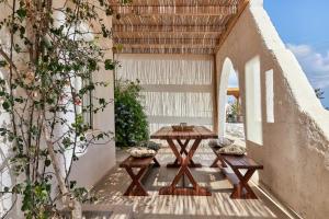 Balkón alebo terasa v ubytovaní Villa Elena Agia Pelagia - with private heated swimming pool and great sea view