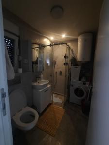 Baðherbergi á Aprtman Divčigora C14