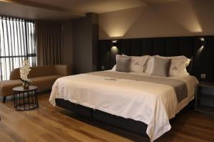 Voodi või voodid majutusasutuse Giluxe Hotel toas