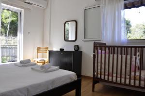 En eller flere senge i et værelse på Villa Elli