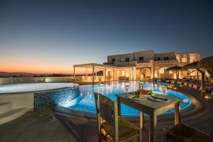Bazen u ili blizu objekta Cycladic Islands Hotel & Spa