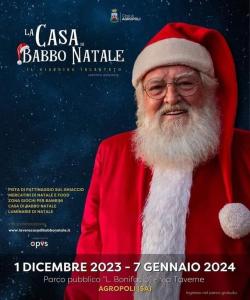 un póster de Santa Claus usando un sombrero de Santa Claus en B&B Anna Lungomare, en Agropoli