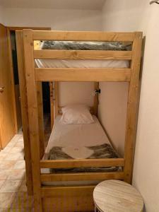 a couple of bunk beds in a room at Appartement au pied des pistes in Châtel