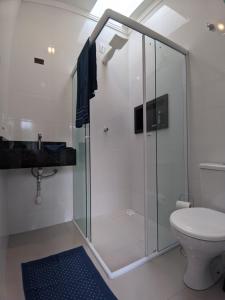 Koupelna v ubytování Sobrado aconchegante 2 suítes, 2 vagas garagem, 3 banheiros