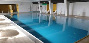 Hồ bơi trong/gần Apartament Berghof in Bayerischen Wald