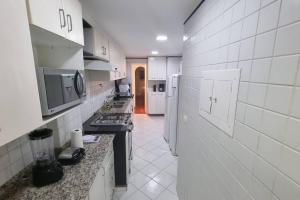A cozinha ou cozinha compacta de Apartamento 3 quartos no Quadrilátero de Charme em Ipanema