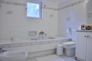 Et badeværelse på Villa Elli + 26 billeder