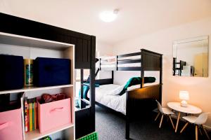 a bedroom with a bunk bed and a desk at 3. Sunny Shackell. Echuca Moama Holiday Accommodation in Echuca