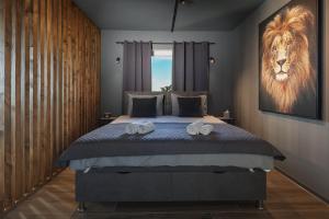 Un pat sau paturi într-o cameră la SPA Studio apartment SPApartman