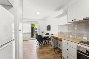 Kuchyň nebo kuchyňský kout v ubytování Taft Apartments
