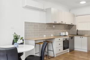Kuchyň nebo kuchyňský kout v ubytování Taft Apartments