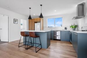 Gallery image of The Reel Deal - Waihi Beach Holiday Home in Waihi Beach