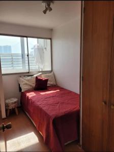 Ένα ή περισσότερα κρεβάτια σε δωμάτιο στο Las Condes, Bello depto, Metro Manquehue, 3D,2B