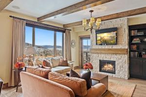 Posezení v ubytování Edgemont 2300 - Luxury Ski-in Ski-out Condo!