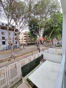 a view of a city street from a balcony at Hermoso y céntrico 1BR en Barranco con cochera wifi y netflix in Lima