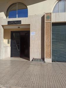 an entrance to a building with a door and a garage at Charmant Appartement Meublé en face de la Mosquée Hassan II : Emplacement Idéal au Cœur de Casablanca in Casablanca