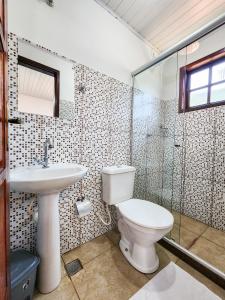 Een badkamer bij Explorer Tours - Loft com cozinha Centro Abraão