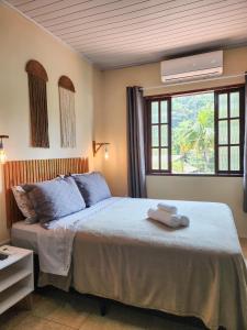 Een bed of bedden in een kamer bij Explorer Tours - Loft com cozinha Centro Abraão